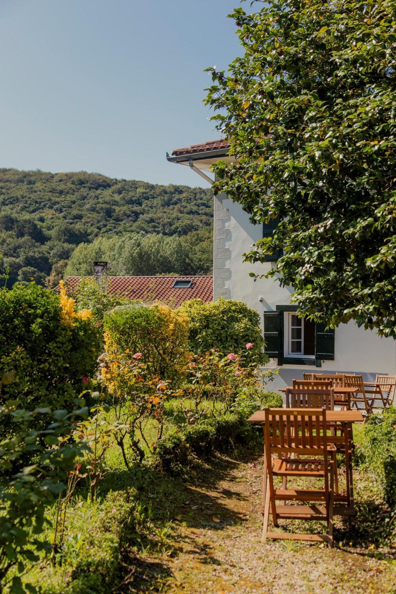 Maison Gamboia, Chambres D'Hotes Au Calme Avec Jardin Hasparren Exterior photo